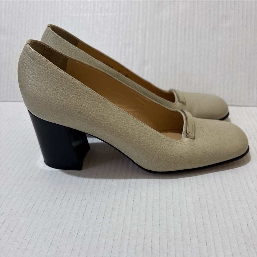 Vintage GUCCI Cream Pump Size 9 B Bone Leather Block Heels Square Toe Italy